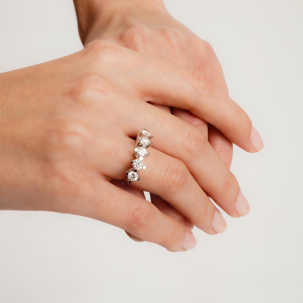 1.50 Karat D Color HRD Sertifikalı Beştaş Pırlanta Yüzük (14 ayar 3.9Gr )